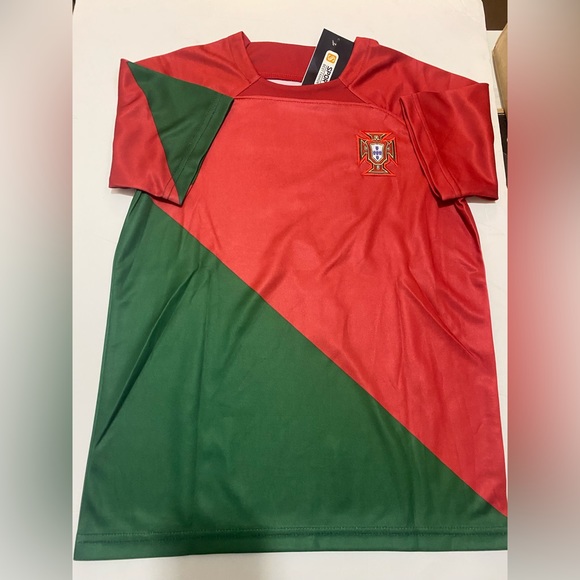 Kids Ronaldo Portugal jersey kit - Picture 2 of 3